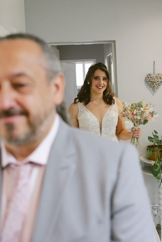 Ces instants de joie que le temps efface et qu’un photographe de mariage rend éternels. Moment de joie, de rire et de pleurer partagé en famille à votre mariage