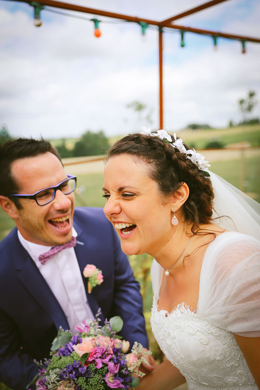 prise de vue couple naturel avec de la joie du bonheur Photographe de mariage sur Angouleme Christophe Boury chris-creation pour blog