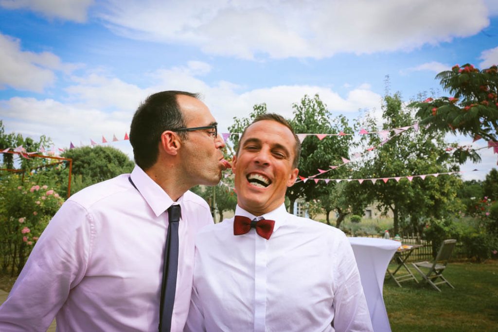 photo des témoins décale avec de la joie du bonheur Photographe de mariage sur Angouleme Christophe Boury chris-creation pour blog